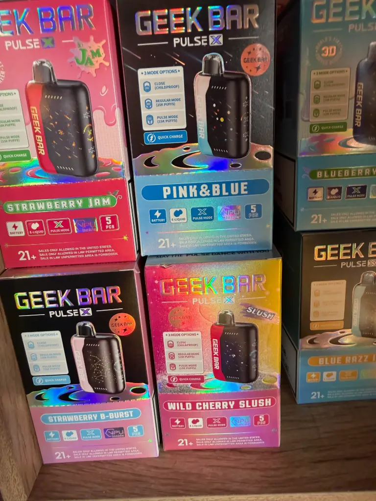 Geek Bar (Pear of Thieves, 1)